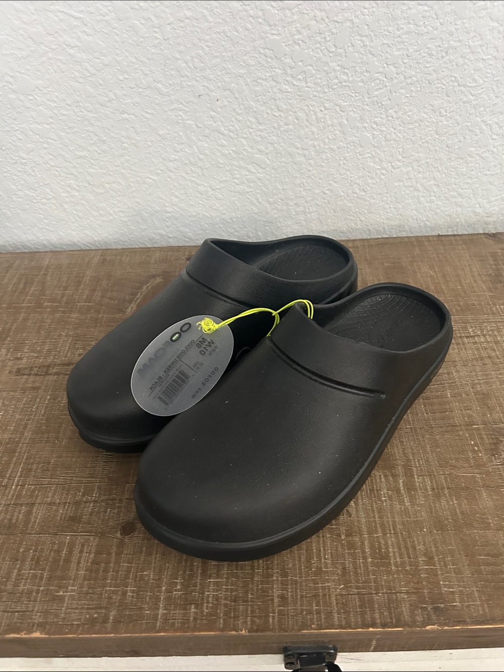 NEW OOFOS Black Slip-On Clog Mules